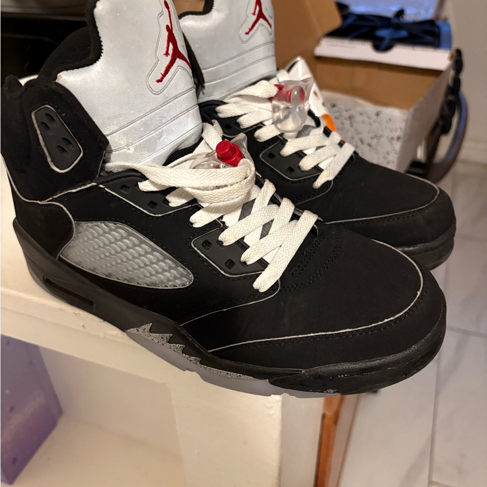 Jordan Black and Gray Men's Shoes - Picture 2 of 4